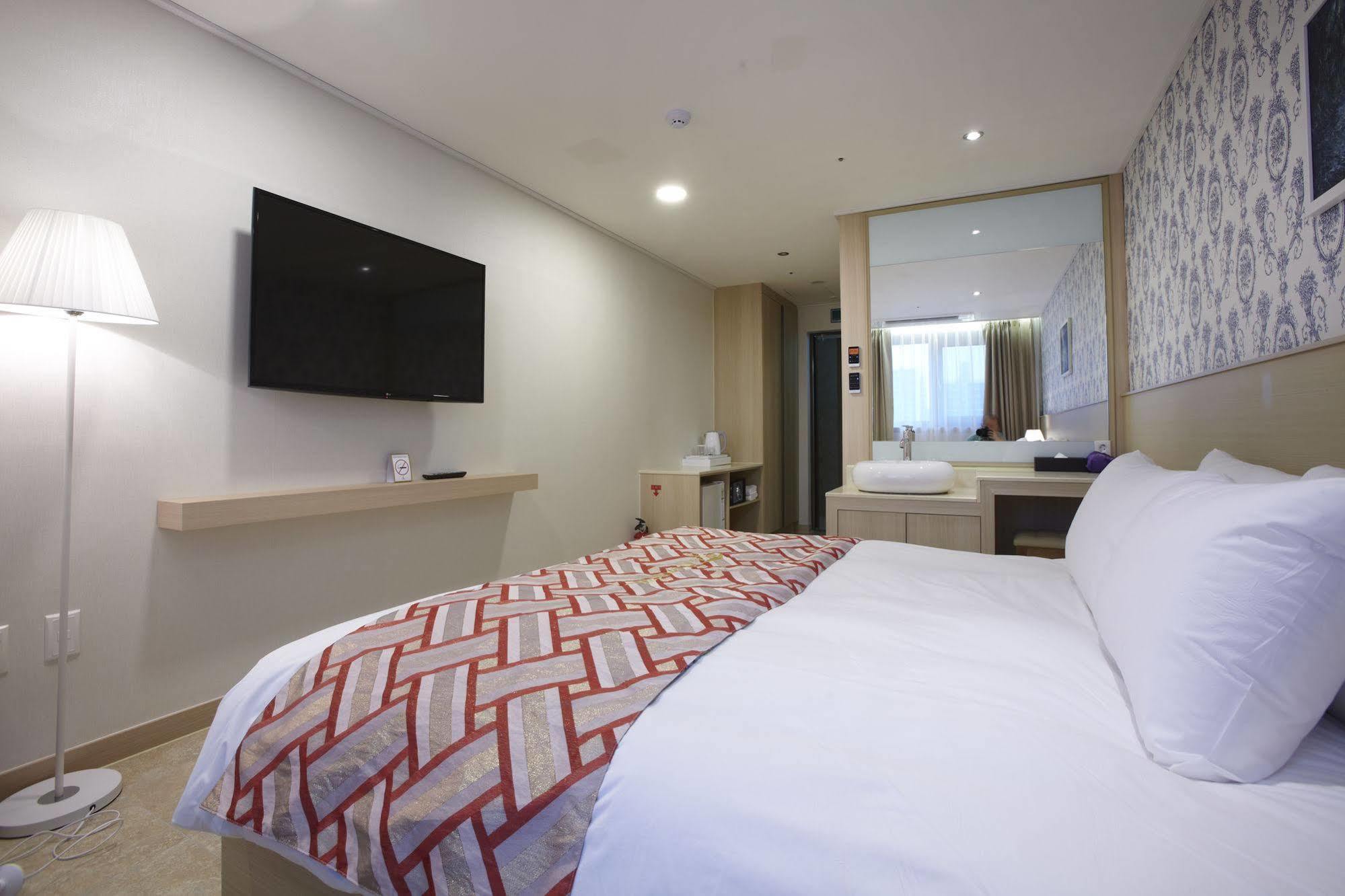 Hotel Sopra Incheon Cheongna Exteriör bild