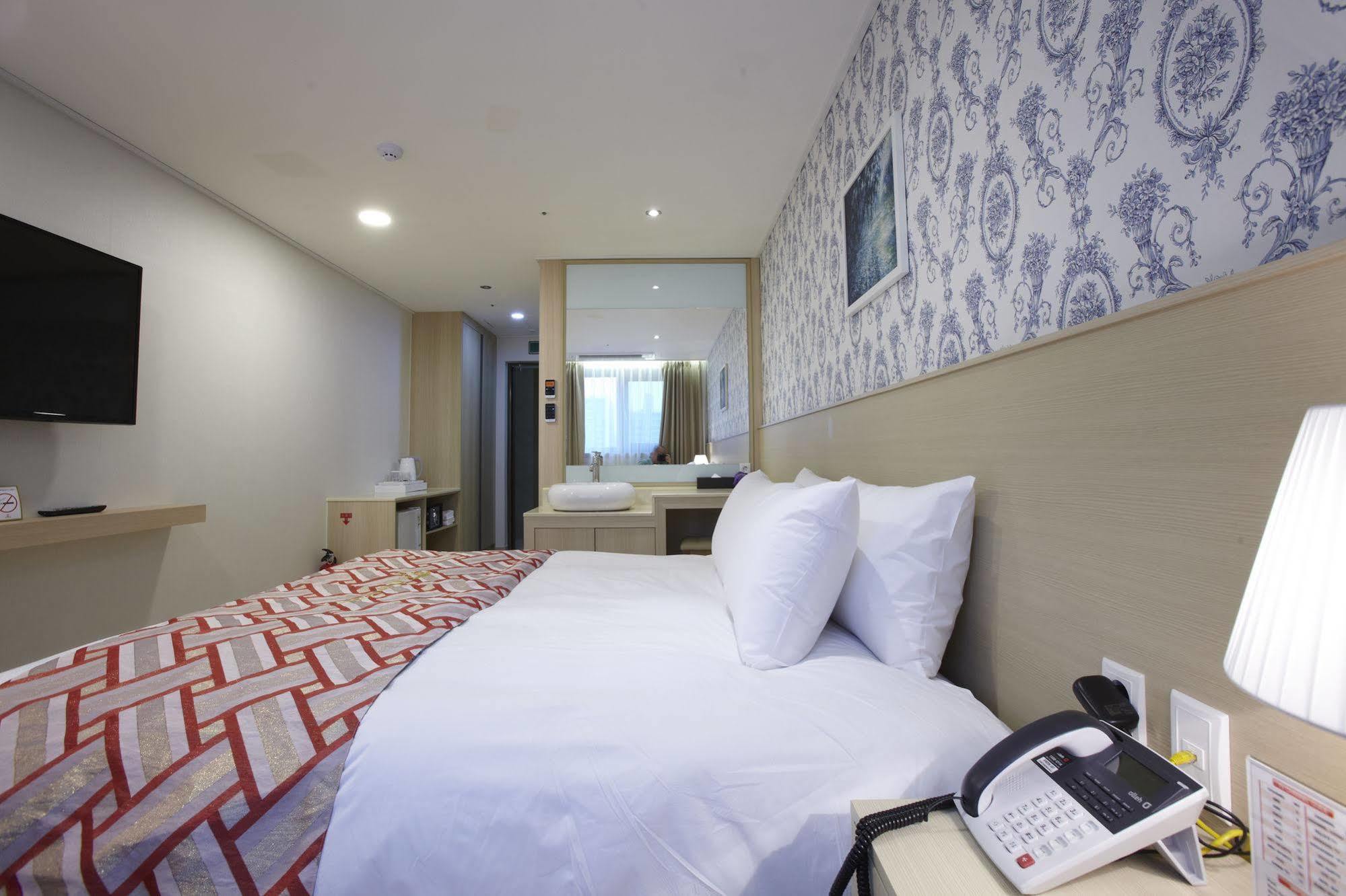 Hotel Sopra Incheon Cheongna Exteriör bild